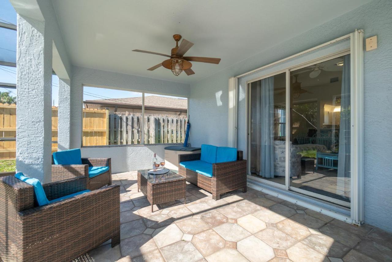 Serene Seaside Retreat: Dog-Friendly Townhouse with Pool Melbourne Exterior photo