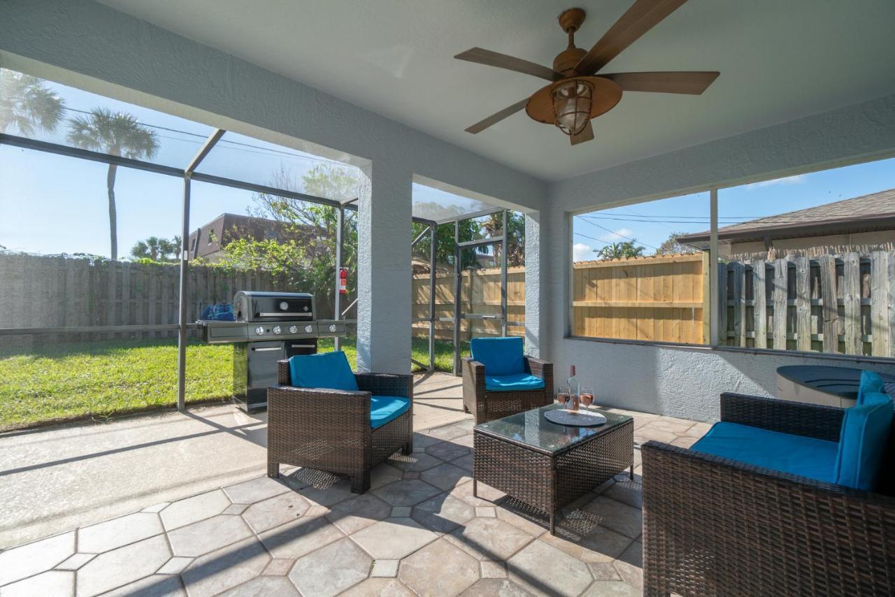 Serene Seaside Retreat: Dog-Friendly Townhouse with Pool Melbourne Exterior photo