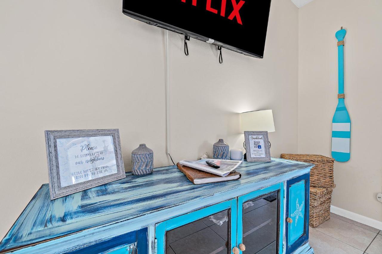 Serene Seaside Retreat: Dog-Friendly Townhouse with Pool Melbourne Exterior photo