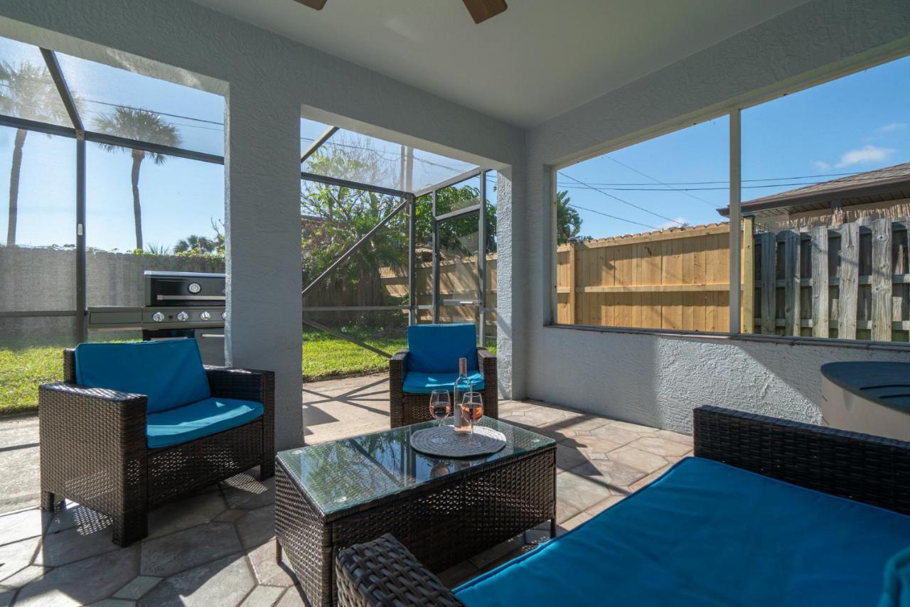 Serene Seaside Retreat: Dog-Friendly Townhouse with Pool Melbourne Exterior photo