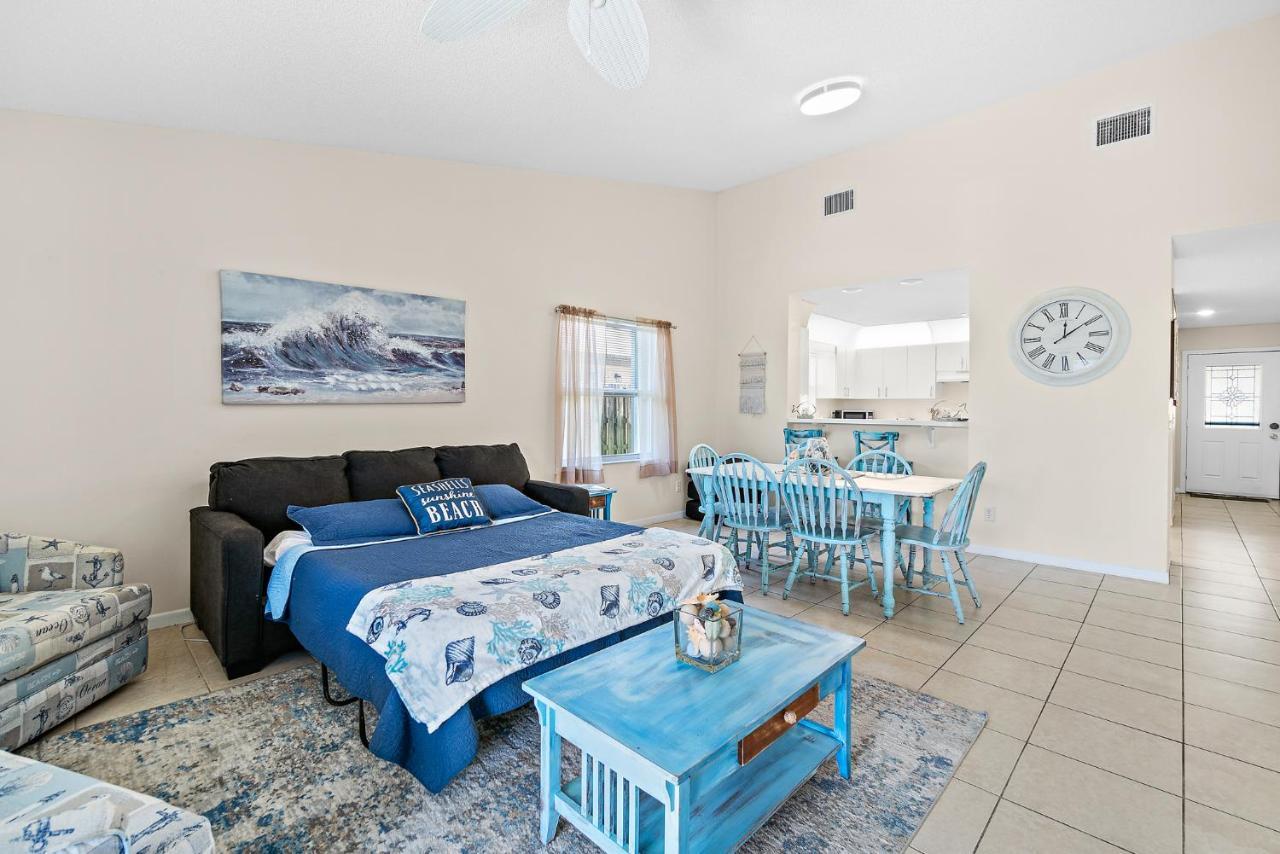 Serene Seaside Retreat: Dog-Friendly Townhouse with Pool Melbourne Exterior photo