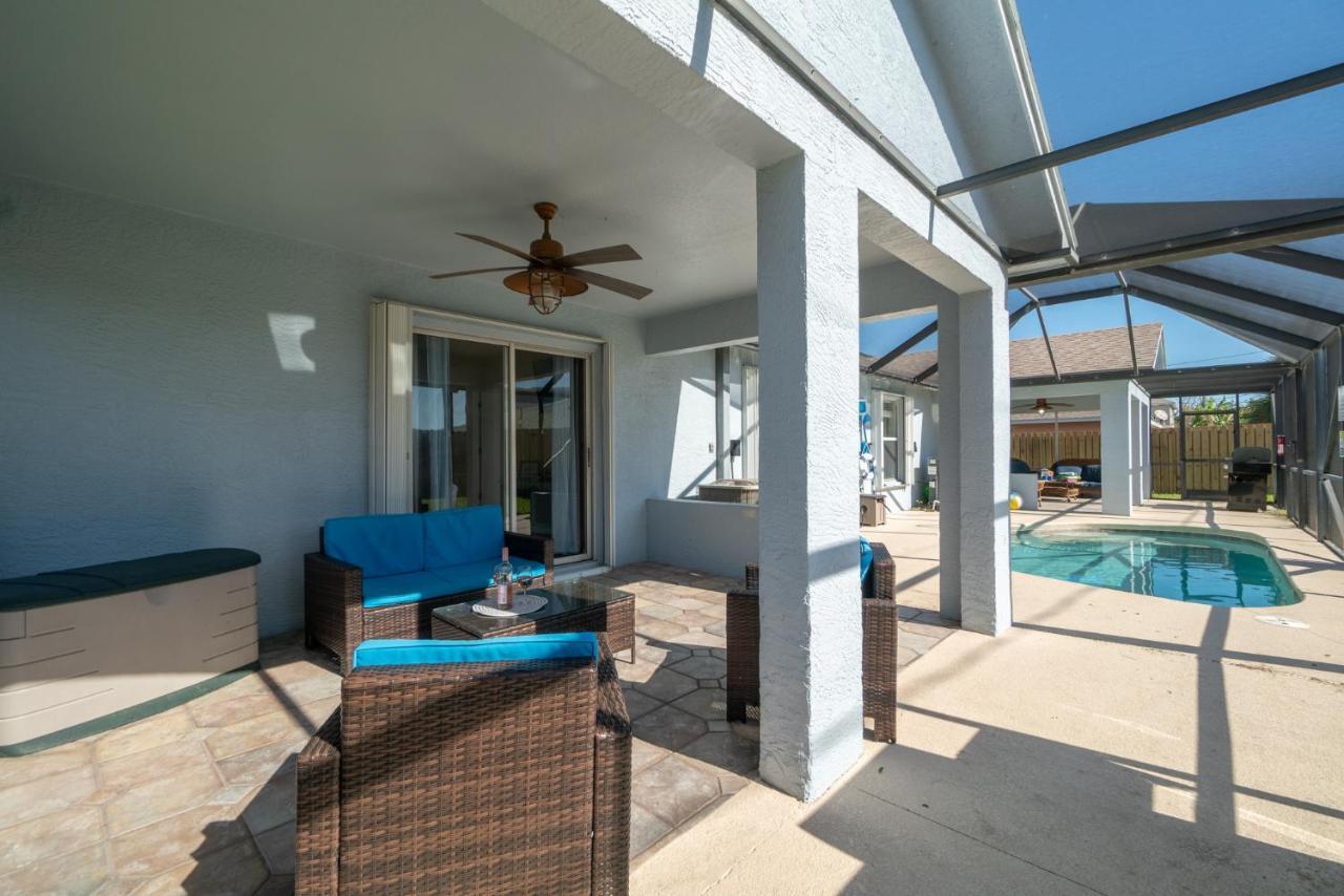 Serene Seaside Retreat: Dog-Friendly Townhouse with Pool Melbourne Exterior photo